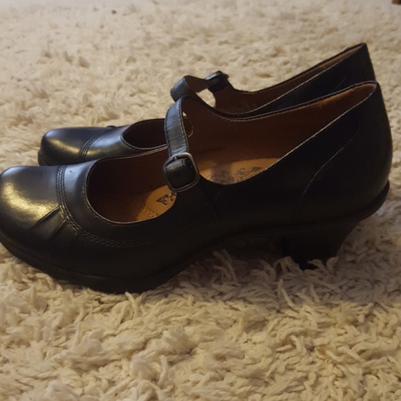 Wholesale Footwear Girl's Classic Embroidery Mary Janes - at - buywholesalefootwear.com